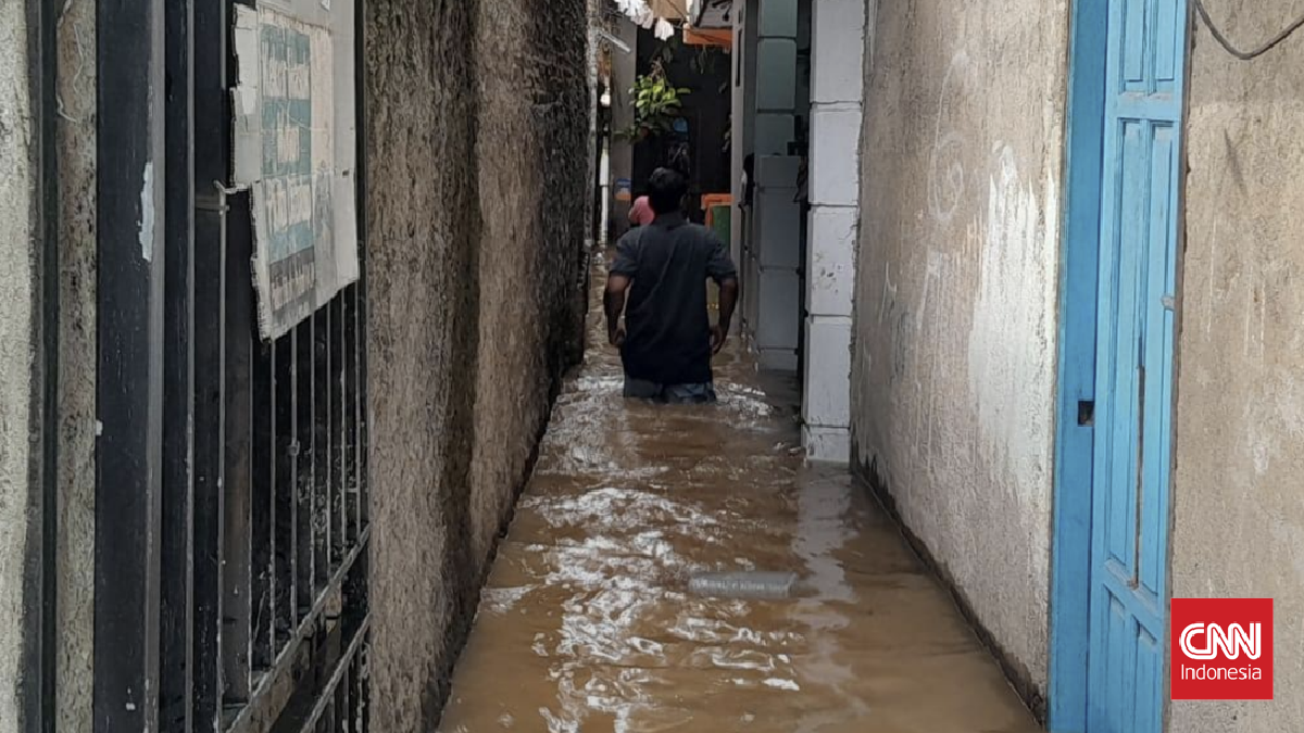 Lewati pintu air setinggi leher