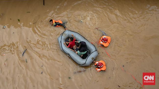 Penting bagi Anda mengetahui hal ini sebelum, saat, dan setelah banjir guna mengurangi risiko yang ditimbulkan.
