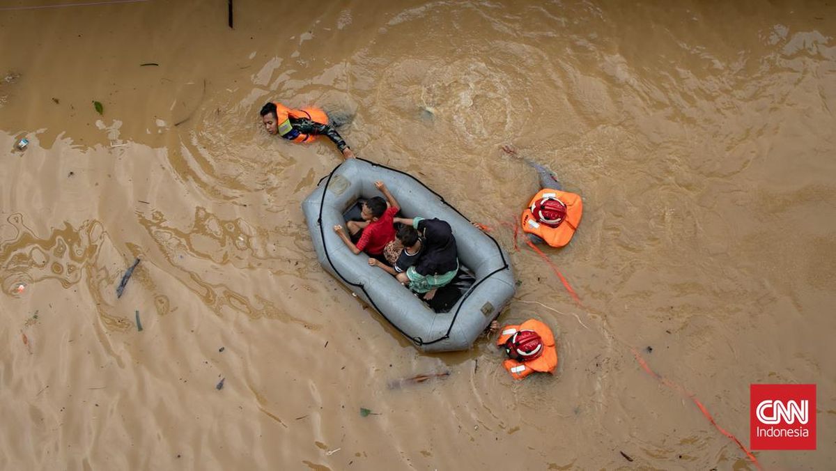 Banjir Kepung Kawasan Cililitan dan Rawajati