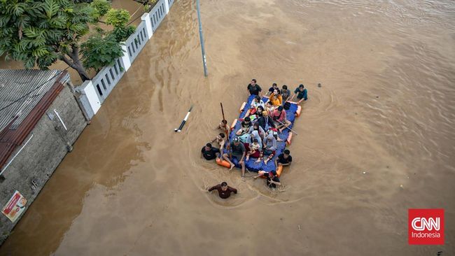 Banjir merendam sejumlah wilayah di Jabodetabek dan sekitarnya. Bencana ini menjadi alarm bagi banyak orang agar waspada terhadap penyakit akibat banjir.