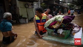 Jangan Lupa Siaga Tas Darurat Banjir, Apa Saja Isinya?