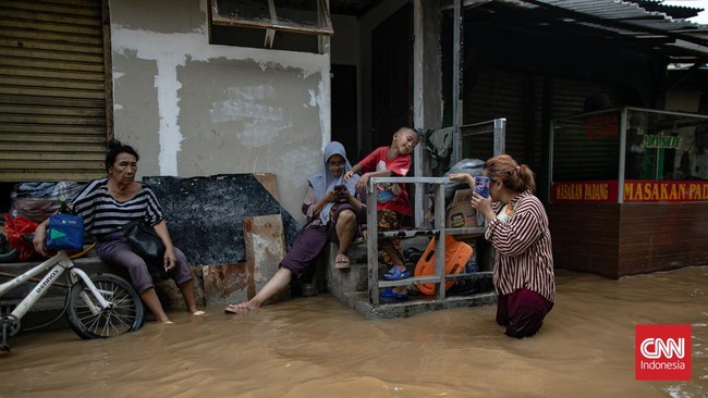 Update Banjir Jakarta: 117 RT Masih Terendam Malam Ini