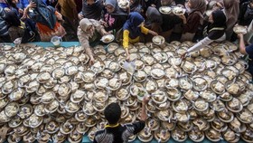 FOTO: Semarak Berbuka Puasa di Kampung Ramadan Jogokariyan