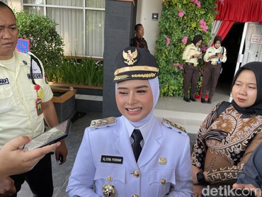 img-title Sosok Bupati Termiskin di Indonesia Ternyata Kakak Cakra Khan