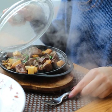 5 Makanan yang Harus Dihindari Penderita Asam Lambung saat Sahur