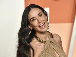 Rahasia Rambut Panjang dan Sehat Demi Moore di Usia 62 Tahun: Jarang Keramas