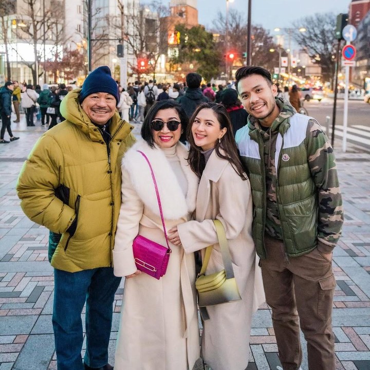 <p>Nama Jessica Mila tampaknya tak pernah lepas dari sorot publik. Terlebih lagi setelah menikah dengan Yakup Hasibuan, putra pengacara kondang sekaligus Wakil Menko Kumham Impas Indonesia, Otto Hasibuan. (Foto: Instagram@jscmila)</p>