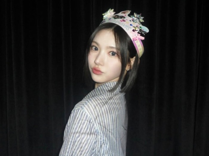 Jiwoo bilang pesonanya dibanding member 'Hearts2Hearts' lain adalah dirinya bisa terlihat tampan dan cantik secara bersamaan./ foto: instagram.com/hearts2hearts