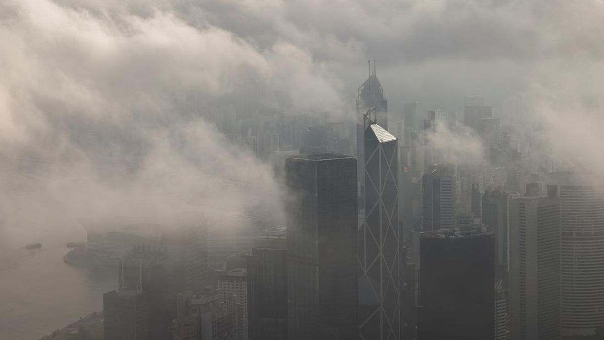 FOTO: Tampang Kelam Hongkong Berselimut Kabut