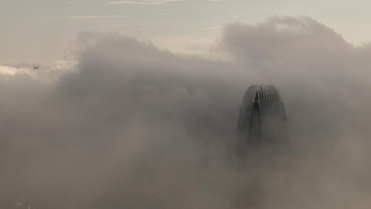 FOTO: Tampang Kelam Hongkong Berselimut Kabut