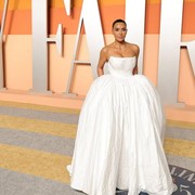 5 Busana Terbaik di Oscar Party 2025, Mikey Madison sampai Selena Gomez!