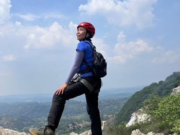 img-title Kenangan Teman Sekolah Lilie Sebelum Naik Puncak Cartenz, Sempat Pesan untuk...