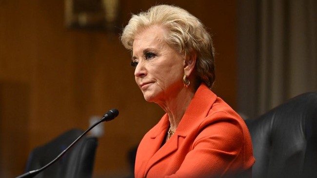 Senat mengesahkan pencalonan Linda McMahon, mantan CEO Smack Down WWE sekaligus pilihan Donald Trump, sebagai Menteri Pendidikan AS.