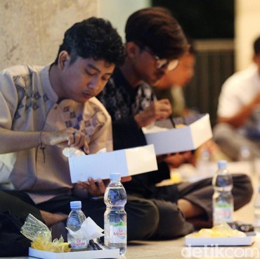Apakah Boleh Makan Sahur Saat Sudah Masuk Waktu Imsak? Ini Penjelasannya