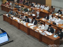 DPR Minta Menag Bujuk Prabowo Biar Efisiensi Tak Ganggu Haji-Pendidikan