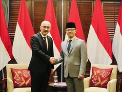 Menlu Sugiono Terima Kunjungan Dubes Tajikistan, Bahas Kerja Sama Ekonomi
