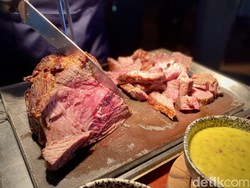 Buka Puasa dengan Wagyu Steak dan 3 Jenis Sate di Resto Toms Aikens