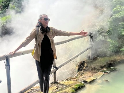 Akui Belajar Banyak, Intip 5 Potret Nadine Chandrawinata Kenang Momen Mendaki Puncak Cartensz