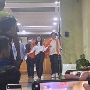 Nikita Mirzani Ditahan Atas Dugaan Kasus Pemerasan