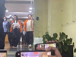 Potret Nikita Mirzani Berbaju Tahanan