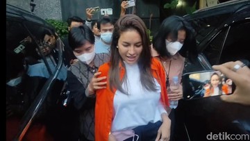 Nikita Mirzani Resmi Jadi Tahanan, Fitri Salhuteru: Kini Kau Banyak Waktu Merenung