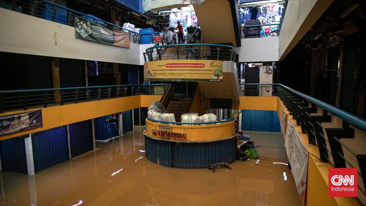 FOTO: Pasar Cipulir Terendam Banjir