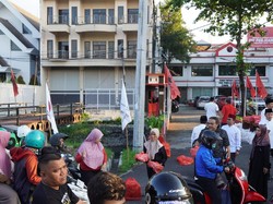 Momen Ramadan, PDIP Jatim Bagikan 500 Takjil Setiap Hari