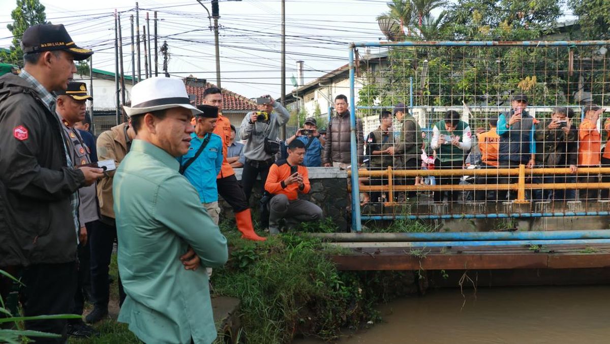 Bupati Bandung Tinjau Banjir Cidawolong, Usulkan Solusi Terpadu Segera