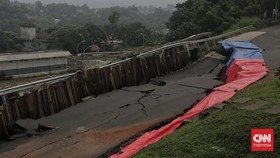 FOTO: Jalan Utama Menuju Stasiun Batutulis Ambles