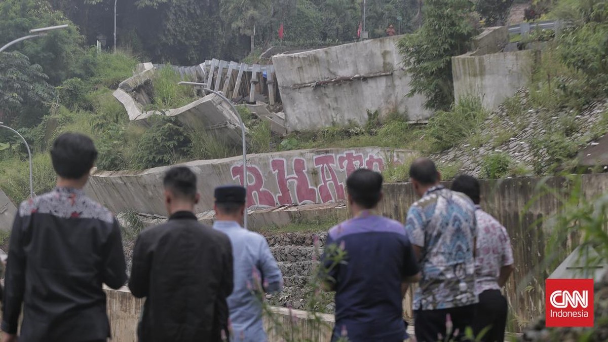 FOTO: Jalan Utama Menuju Stasiun Batutulis Ambles