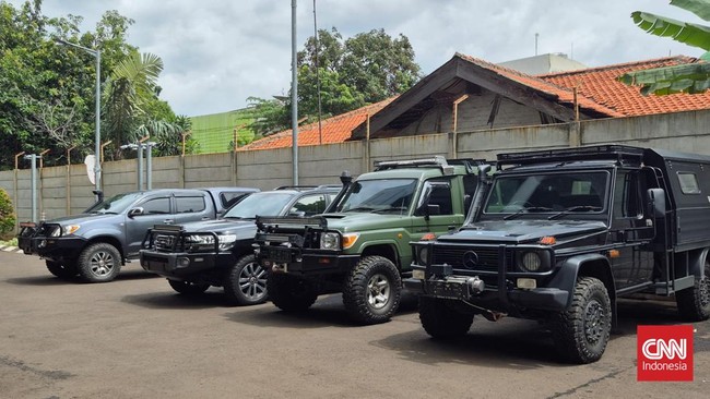 Sebagian besar besar mobil yang disita KPK dari Ketua Umum Pemuda Pancasila Japto Soerjosoemarno adalah SUV besar dan pikap bermesin gede.