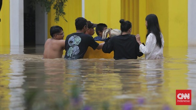 Kecamatan Jatiasih menjadi wilayah terdampak banjir terparah di Kota Bekasi dengan ketinggian air mencapai tiga meter dan lebih dari 10.000 keluarga terdampak.