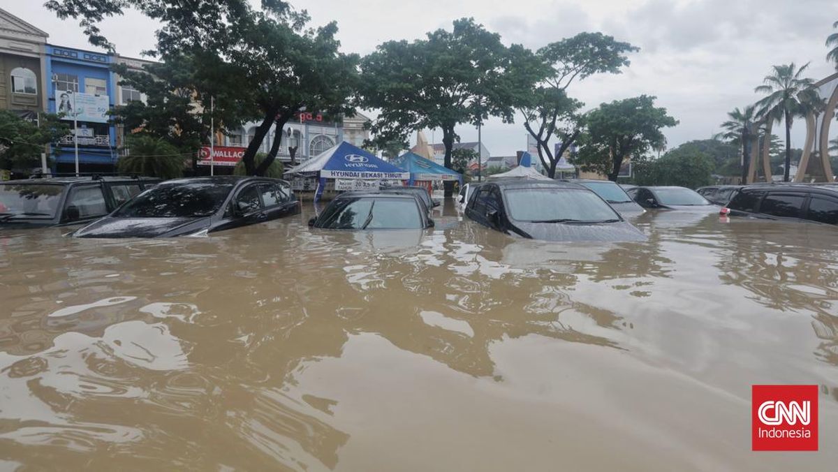 Wanita di Bekasi Meninggal Dunia Usai Tersengat Listrik saat Banjir