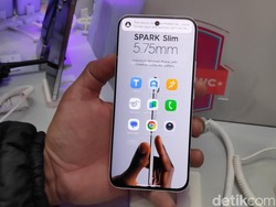 Menggenggam Tecno Spark Slim di Barcelona, Tebalnya 5,75mm!