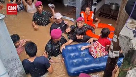 VIDEO:Banjir Luapan Kali Ciliwung Rendam Kebon Pala, Air Capai 2 Meter