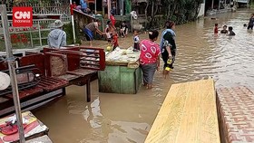 VIDEO: Sungai Cibe'et Meluap, Akses 4 Desa Putus