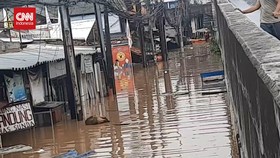 VIDEO: Banjir di Cililitan Kecil Jaktim Makin Dalam Hingga 5 Meter