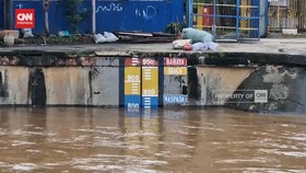 VIDEO: Debit Pintu Air Manggarai Terus Naik, Warga Diminta Waspada