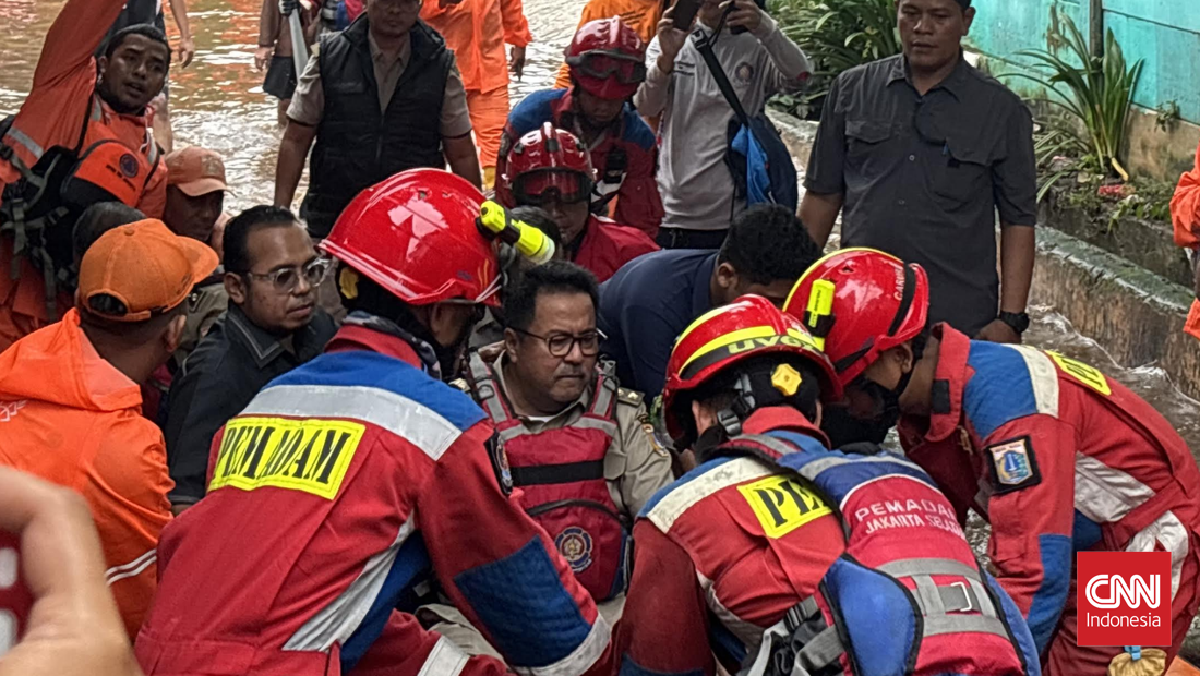 Tinjau Banjir, Rano Karno Ajak Warga Terdampak Pindah ke Rusun