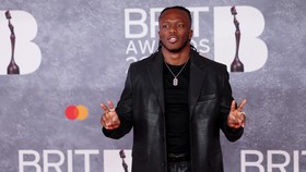 KSI Tampar Wajah Penghina Khabib Jelang Duel Tinju