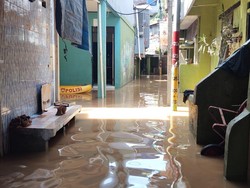 Kampung Kebon Pala Jaktim Masih Terendam Banjir Siang Ini
