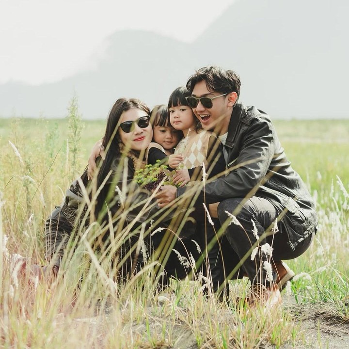 <p>Melihat dari laman Instagram-nya, Felicya kerap membagikan momen kebersamaannya bersama kedua anaknya ini. Mulai dari bermain di rumah hingga berlibur bersama. (Foto: Instagram: @felicyangelista_)</p>