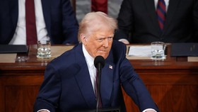Trump Umumkan Tarif Baru 10% untuk Semua Barang yang Masuk AS