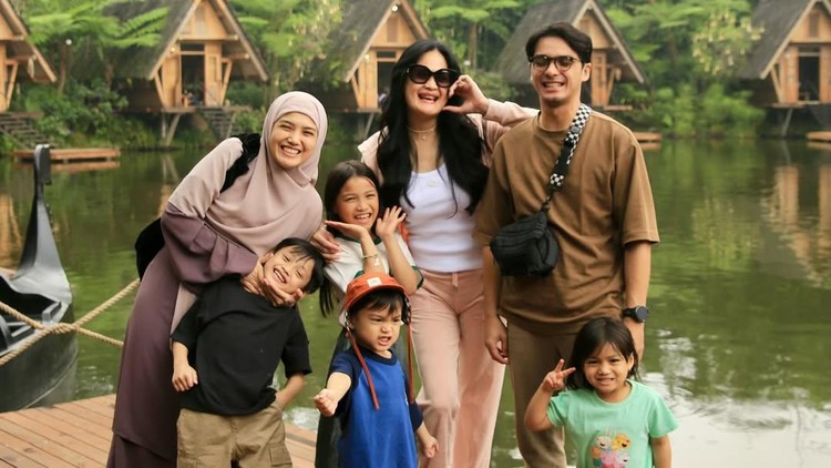 Donna Harun dan Keluarga