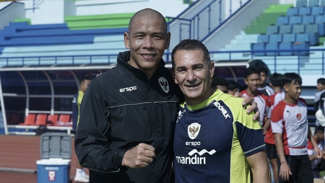 Asisten pelatih Timnas Indonesia, Gerald Vanenburg, mengaku sangat antusias bisa membantu persiapan Timnas Indonesia U-17 jelang Piala Asia U-17 2025.