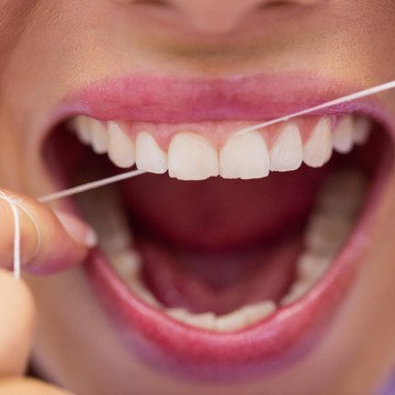 Duh, Nggak Sengaja Menelan Sisa Makanan di Gigi saat Berpuasa, Apa Hukumnya?