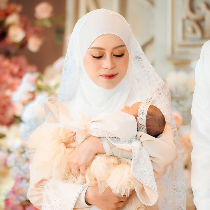 <p>Penyanyi dangdut Lesti Kejora baru saja melahirkan anak keduanya perempuan bernama Leshia Tivana Billar, pada 25 Januari 2025. Di bulan Ramadhan ini, Lesti akan menyusui putrinya yang sebentar lagi berusia dua bulan. (Foto: Instagram @lestikejora)</p>