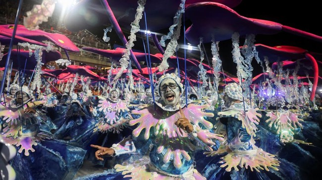 FOTO: Semarak Pesta Sekolah Samba di Carnival in Rio de Janeiro