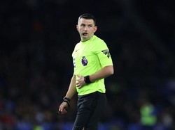 Michael Oliver Diparkir usai Insiden Mateta di Piala FA