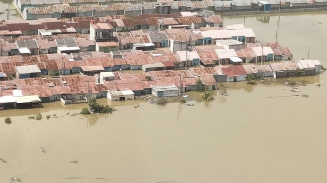 Banjir parah masih merendam rumah-rumah di wilayah Babelan, Kabupaten Bekasi. Polisi bakal fokus mengerahkan personel membantu warga korban banjir.